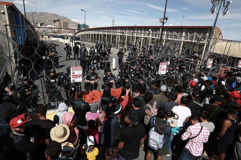 Meksika'da yüzlerce göçmen ABD sınırında 4
