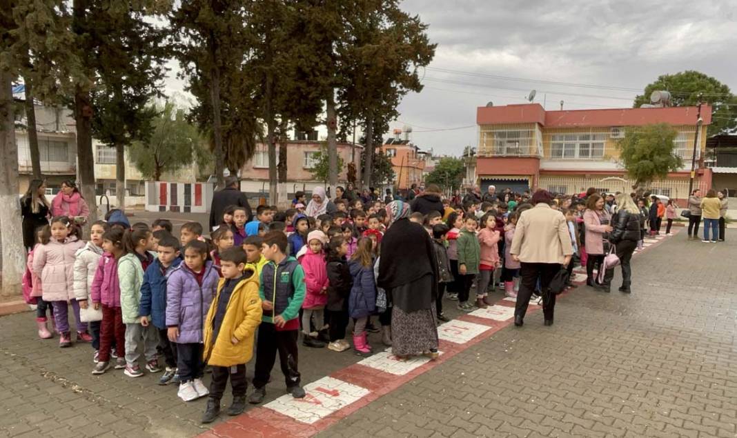 İki büyük depremin ardından eğitime ara verilen üç ilde ders zili çaldı 8