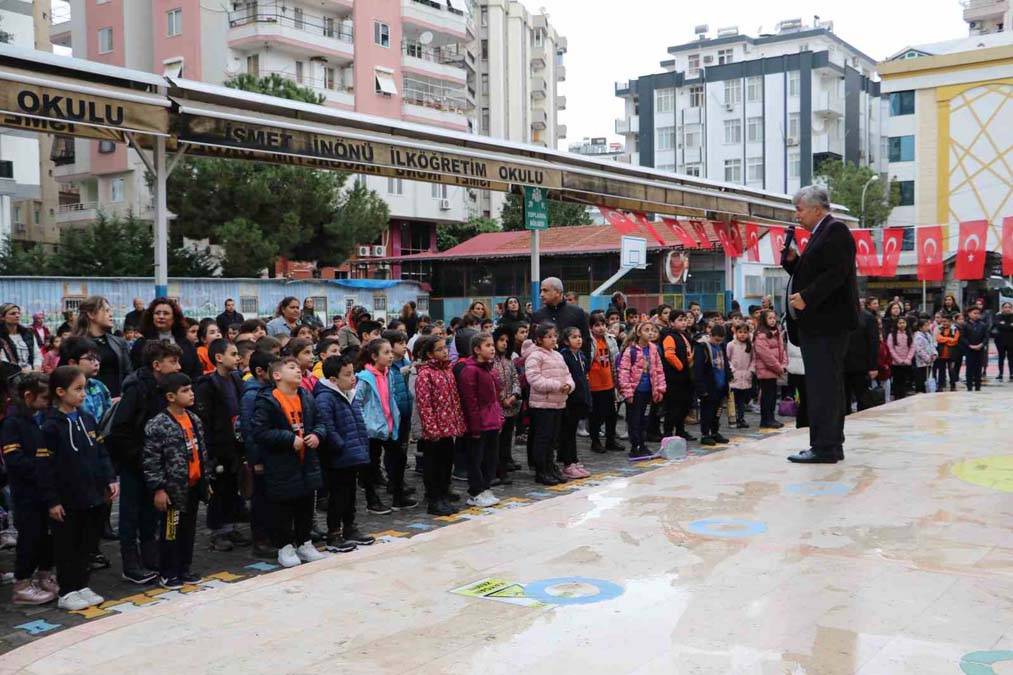 İki büyük depremin ardından eğitime ara verilen üç ilde ders zili çaldı 9