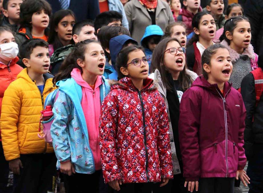 İki büyük depremin ardından eğitime ara verilen üç ilde ders zili çaldı 10