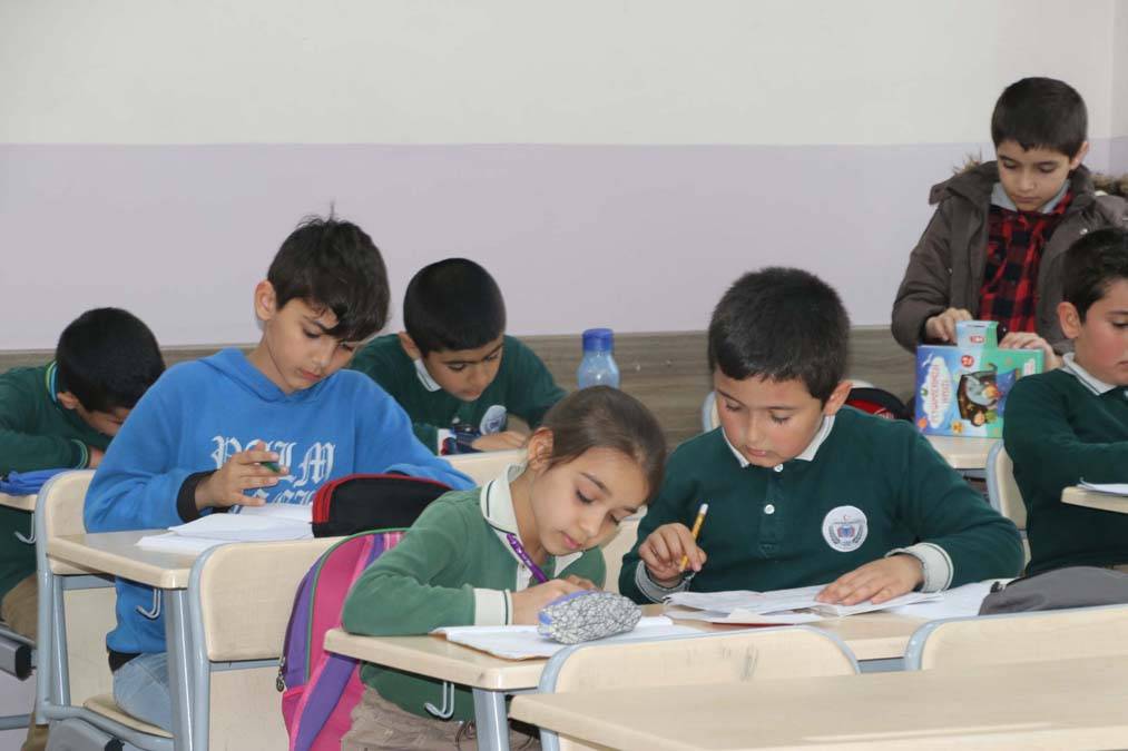 İki büyük depremin ardından eğitime ara verilen üç ilde ders zili çaldı 2