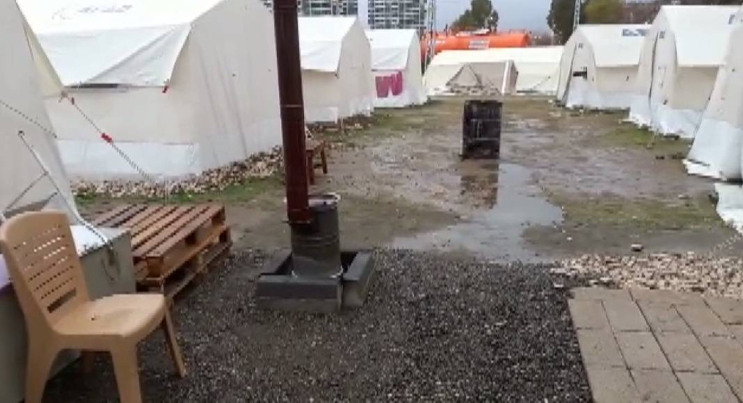 Depremzedeler zor anlar yaşadı: İskenderun'da çadır kent sular altında kaldı 4