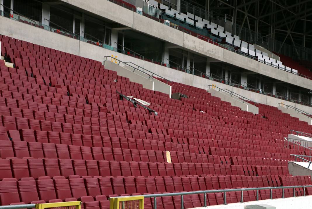 Depremden saatler önce sevinç çığlıkları vardı: Yeni Hatay Stadı'nda acı sessizlik... 11