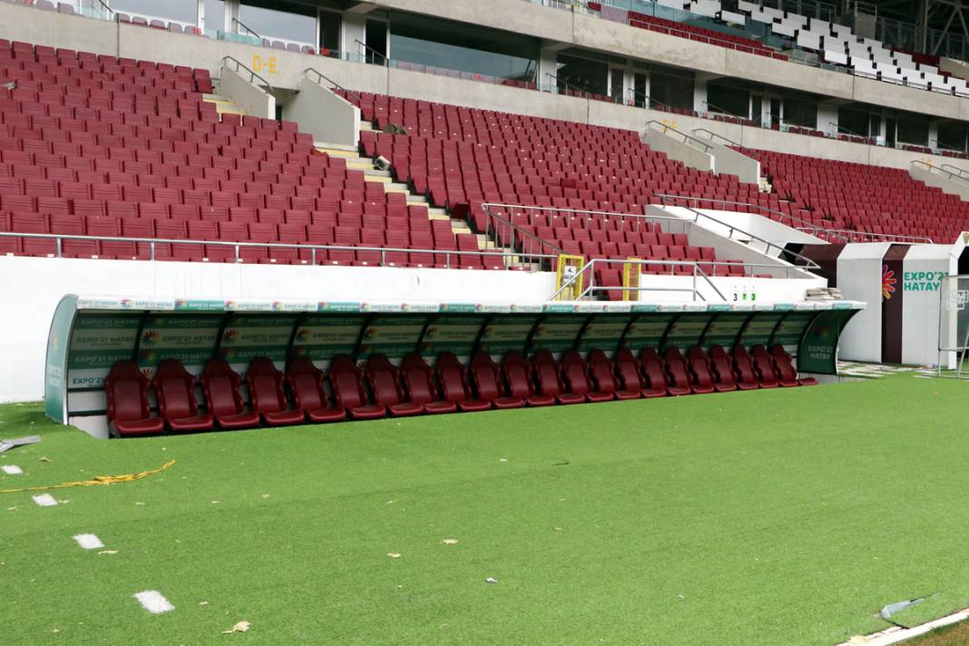 Depremden saatler önce sevinç çığlıkları vardı: Yeni Hatay Stadı'nda acı sessizlik... 10