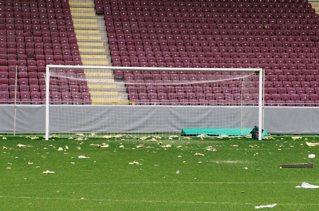 Depremden saatler önce sevinç çığlıkları vardı: Yeni Hatay Stadı'nda acı sessizlik... 8