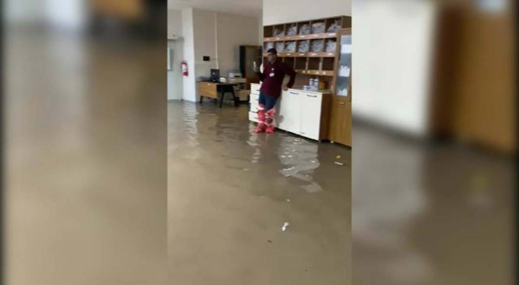 Şanlıurfa'yı sel aldı: Hastaneyi su bastı okullar tatil edildi 6