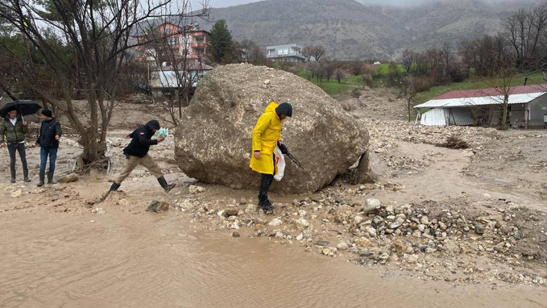 Deprem yıktı sel boğdu: Afet bölgesinden iç sızlatan manzaralar 15