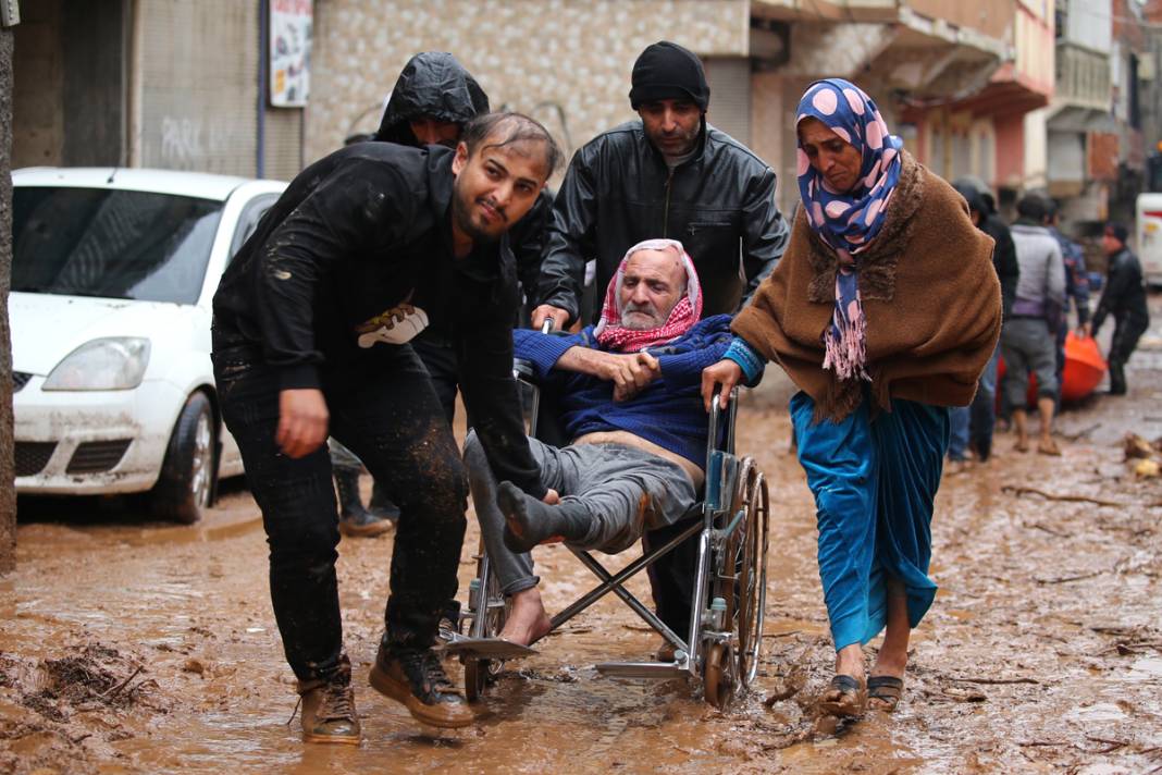Deprem yıktı sel boğdu: Afet bölgesinden iç sızlatan manzaralar 8