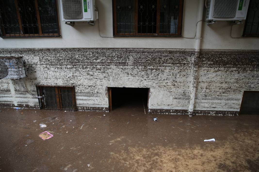 Deprem yıktı sel boğdu: Afet bölgesinden iç sızlatan manzaralar 6