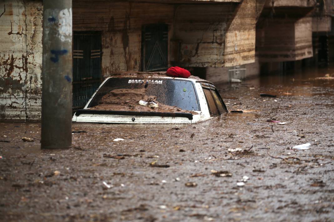 Deprem yıktı sel boğdu: Afet bölgesinden iç sızlatan manzaralar 4