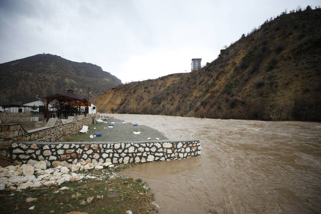 Deprem yıktı sel boğdu: Afet bölgesinden iç sızlatan manzaralar 3