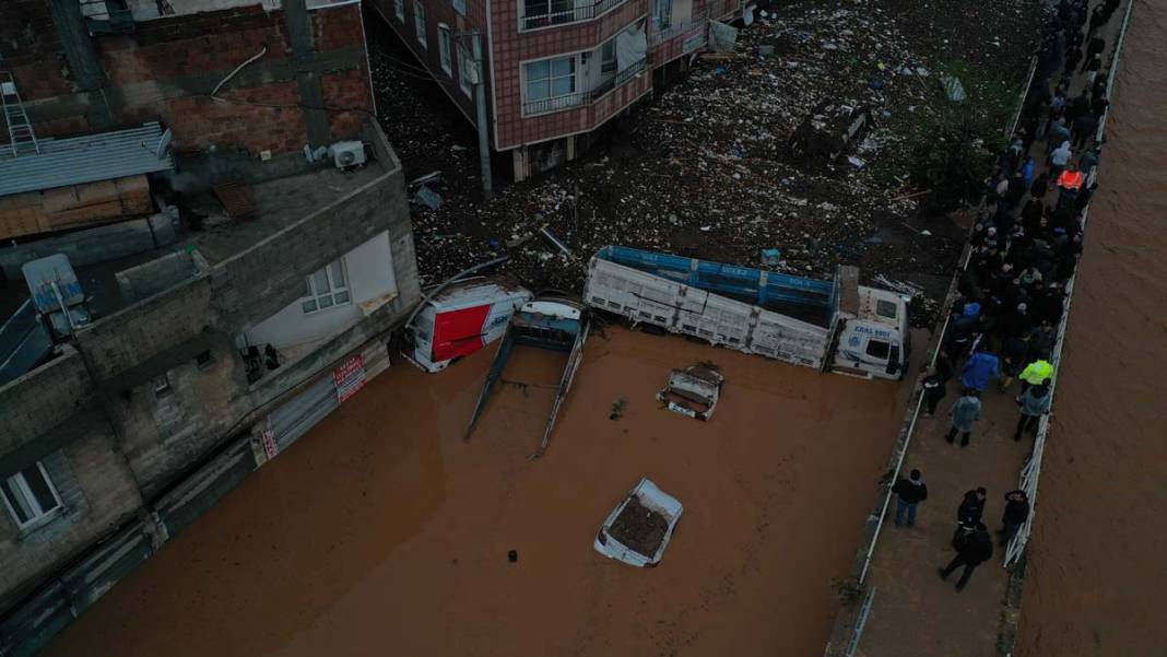 Kare kare ihmal: Selin vurduğu iki şehirden acı manzaralar 27