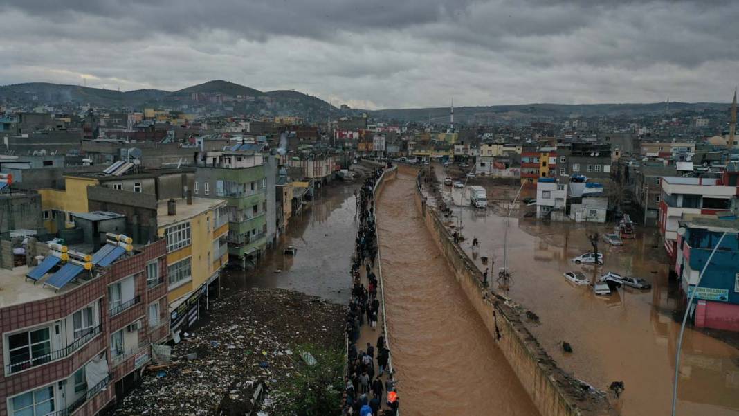 Kare kare ihmal: Selin vurduğu iki şehirden acı manzaralar 25