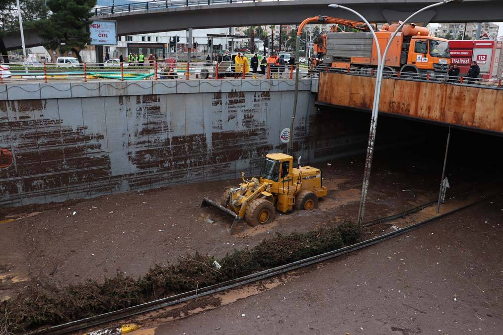Kare kare ihmal: Selin vurduğu iki şehirden acı manzaralar 18