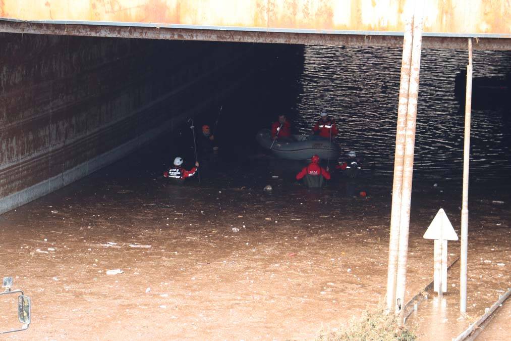 Kare kare ihmal: Selin vurduğu iki şehirden acı manzaralar 20