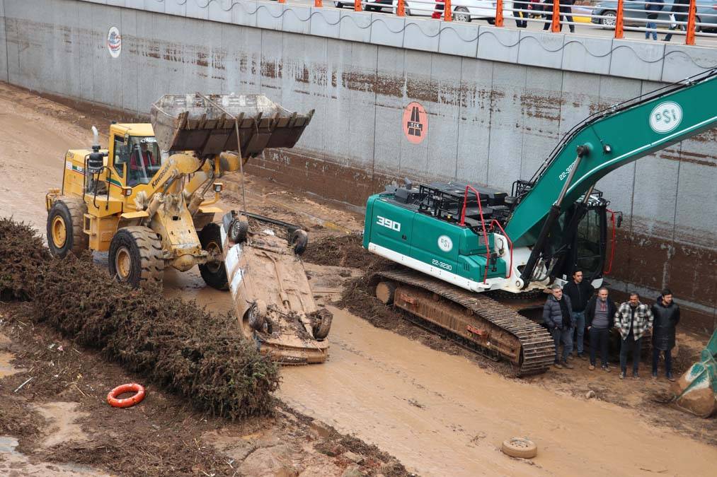 Kare kare ihmal: Selin vurduğu iki şehirden acı manzaralar 17