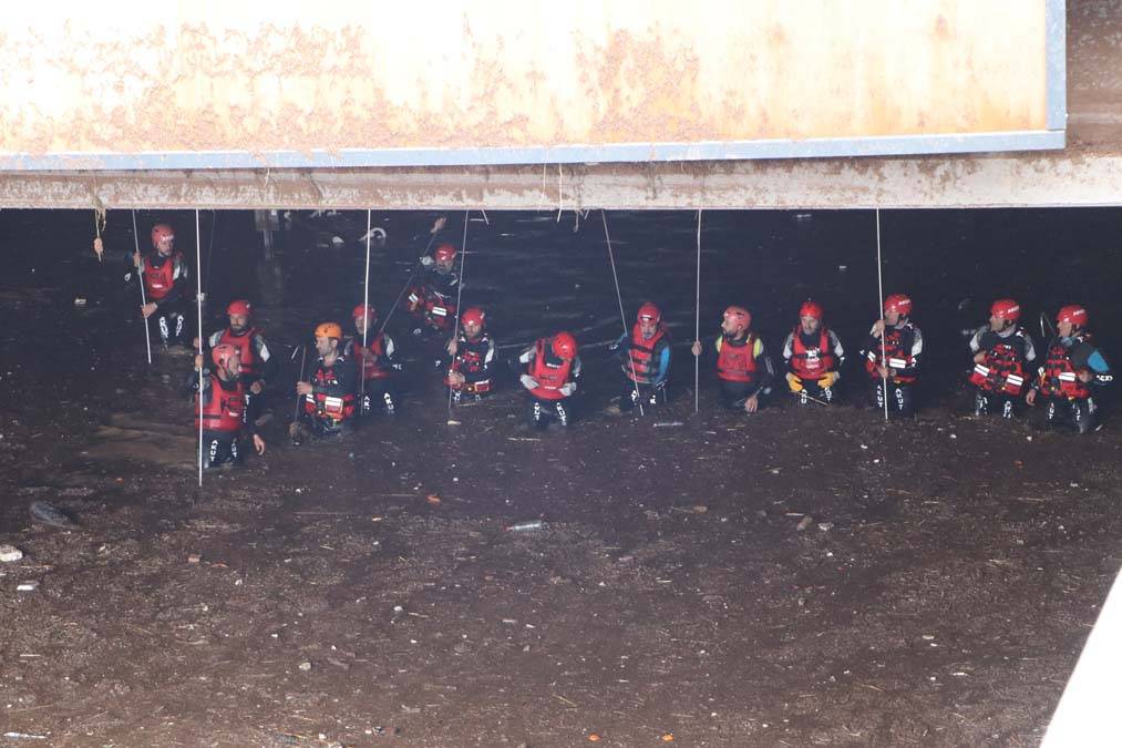 Kare kare ihmal: Selin vurduğu iki şehirden acı manzaralar 13