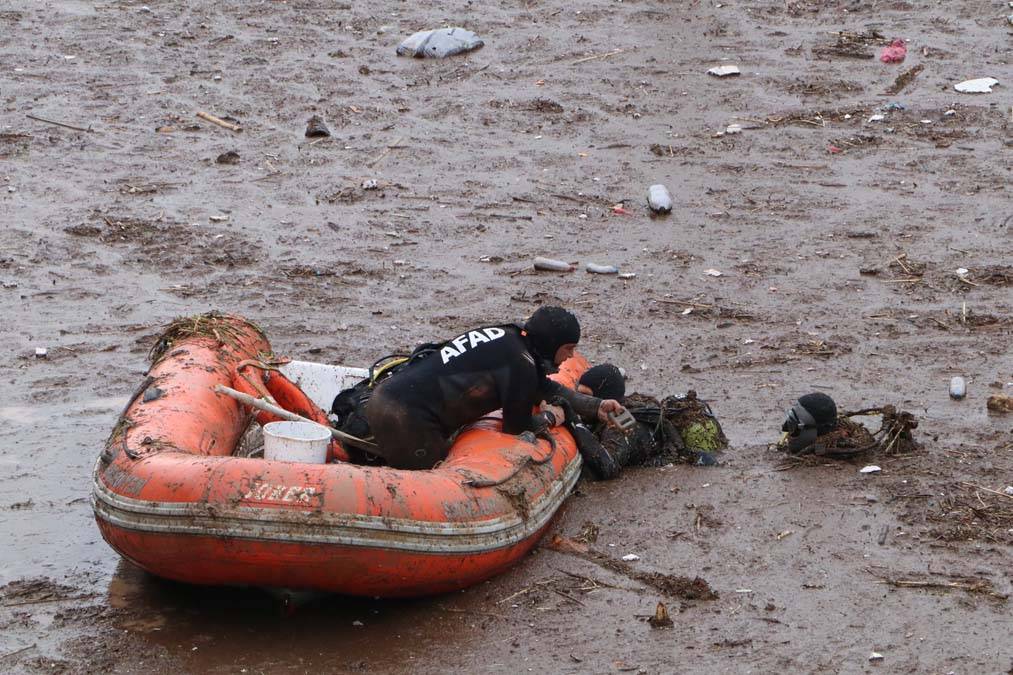 Kare kare ihmal: Selin vurduğu iki şehirden acı manzaralar 12