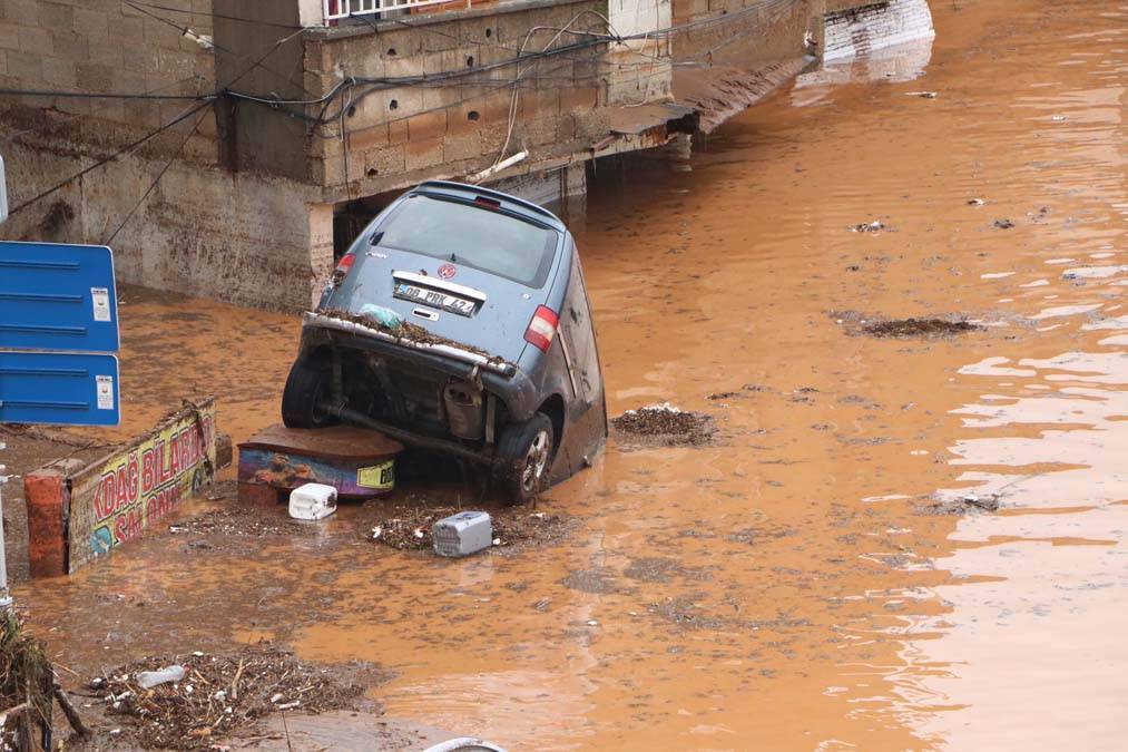 Kare kare ihmal: Selin vurduğu iki şehirden acı manzaralar 11