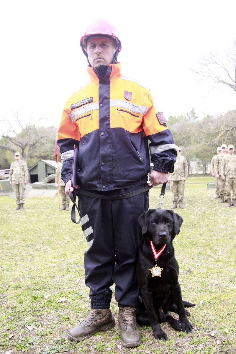 İlk görevlerinde yüzlerce insanı kurtardılar: TSK'dan Yasa, Masum, Devil, Alel ve Teno'ya madalya 8