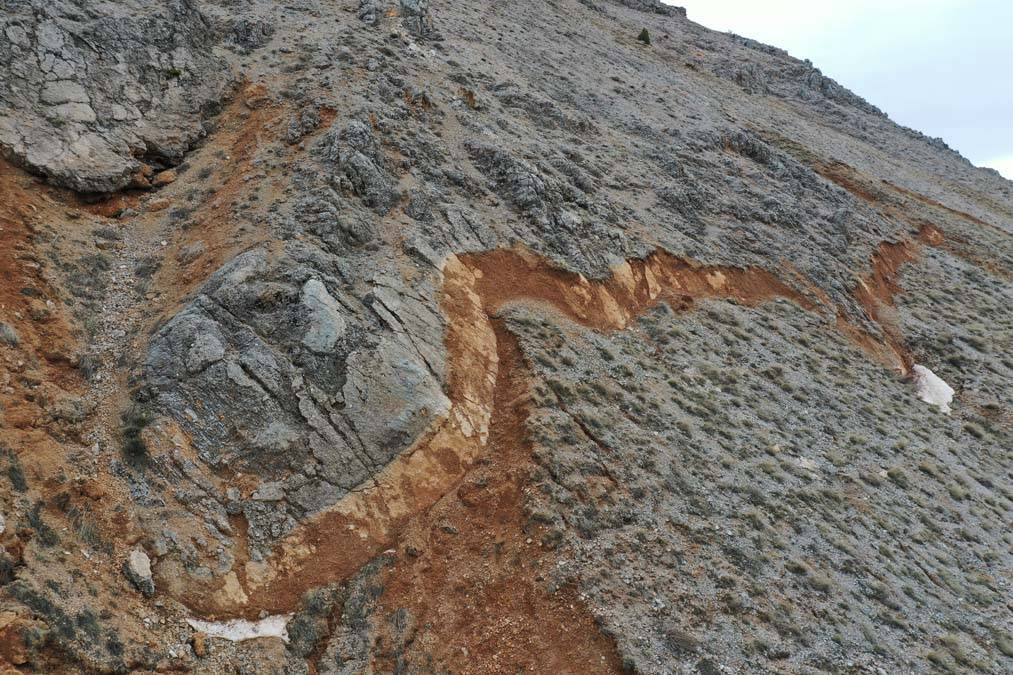 Karlar eriyince ortaya çıktı: Akdağ Dağı''nda deprem sonrası korkutan görüntüler 14
