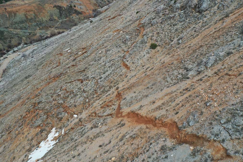 Karlar eriyince ortaya çıktı: Akdağ Dağı''nda deprem sonrası korkutan görüntüler 11