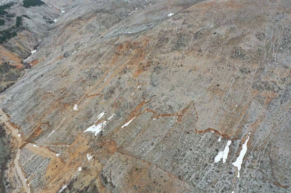 Karlar eriyince ortaya çıktı: Akdağ Dağı''nda deprem sonrası korkutan görüntüler 12