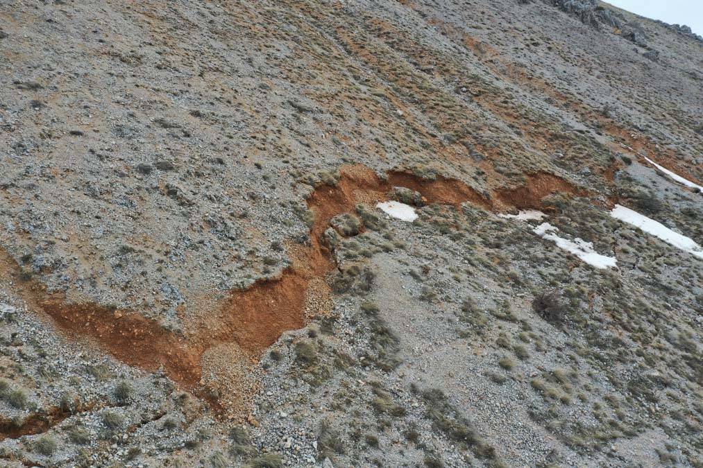 Karlar eriyince ortaya çıktı: Akdağ Dağı''nda deprem sonrası korkutan görüntüler 9