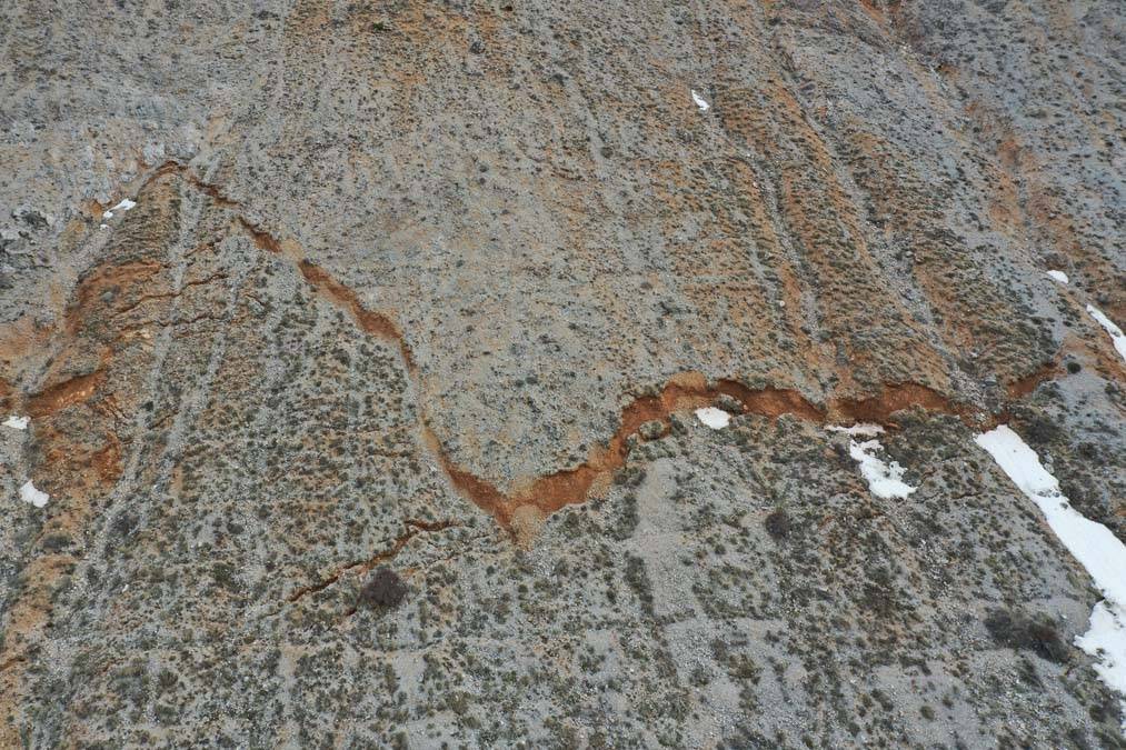 Karlar eriyince ortaya çıktı: Akdağ Dağı''nda deprem sonrası korkutan görüntüler 2