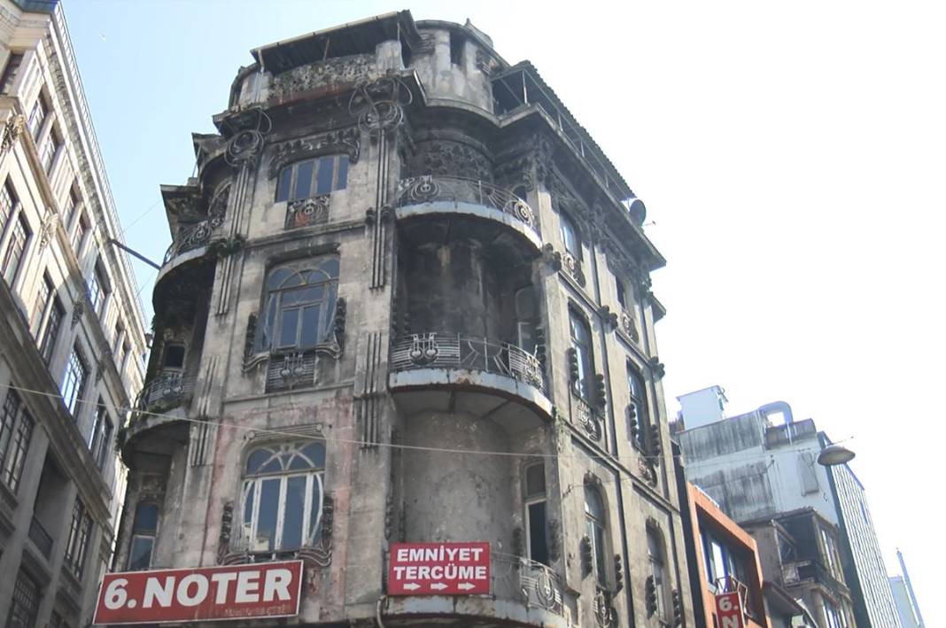 119 yıllık han harabeye döndü 1