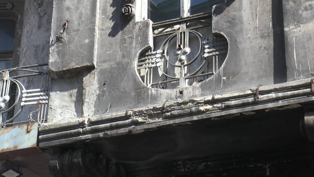 119 yıllık han harabeye döndü 11