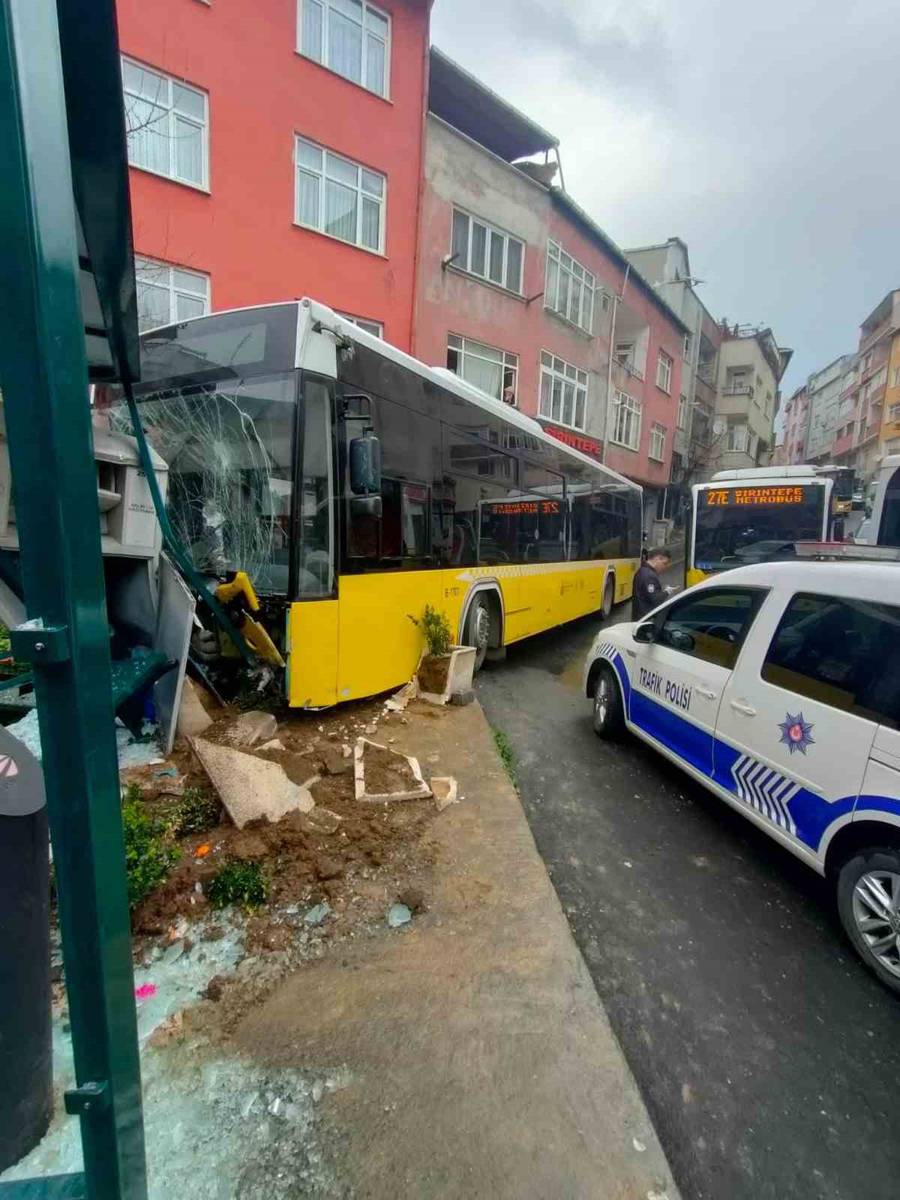 Kağıthane'de korku dolu anlar... Önüne çıkan her şeyi yıktı geçti! 9