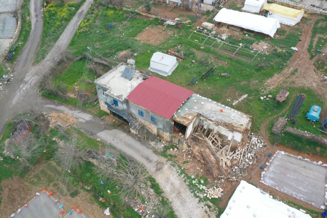 Depremden sonra oldu! Dağ üstümüze geliyor sandık 21