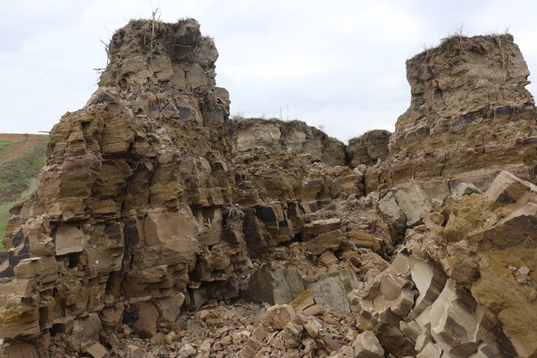 Depremden sonra oldu! Dağ üstümüze geliyor sandık 20
