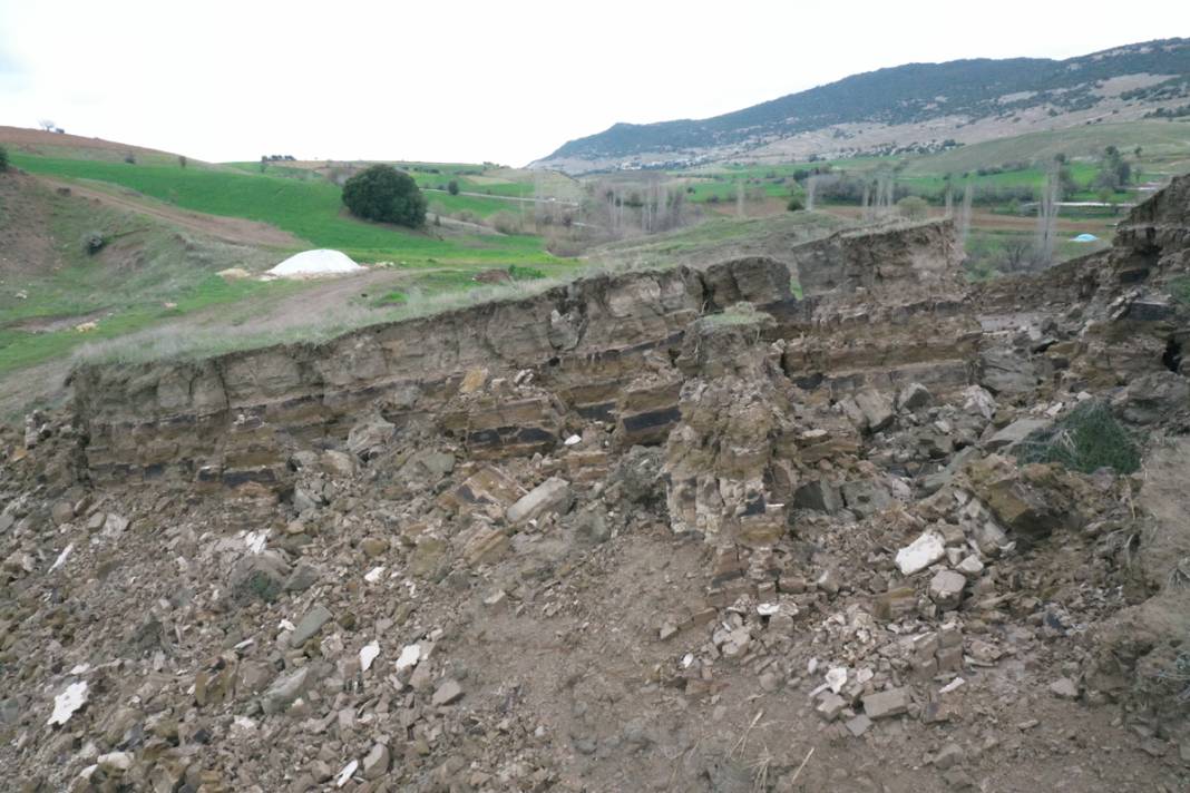 Depremden sonra oldu! Dağ üstümüze geliyor sandık 11