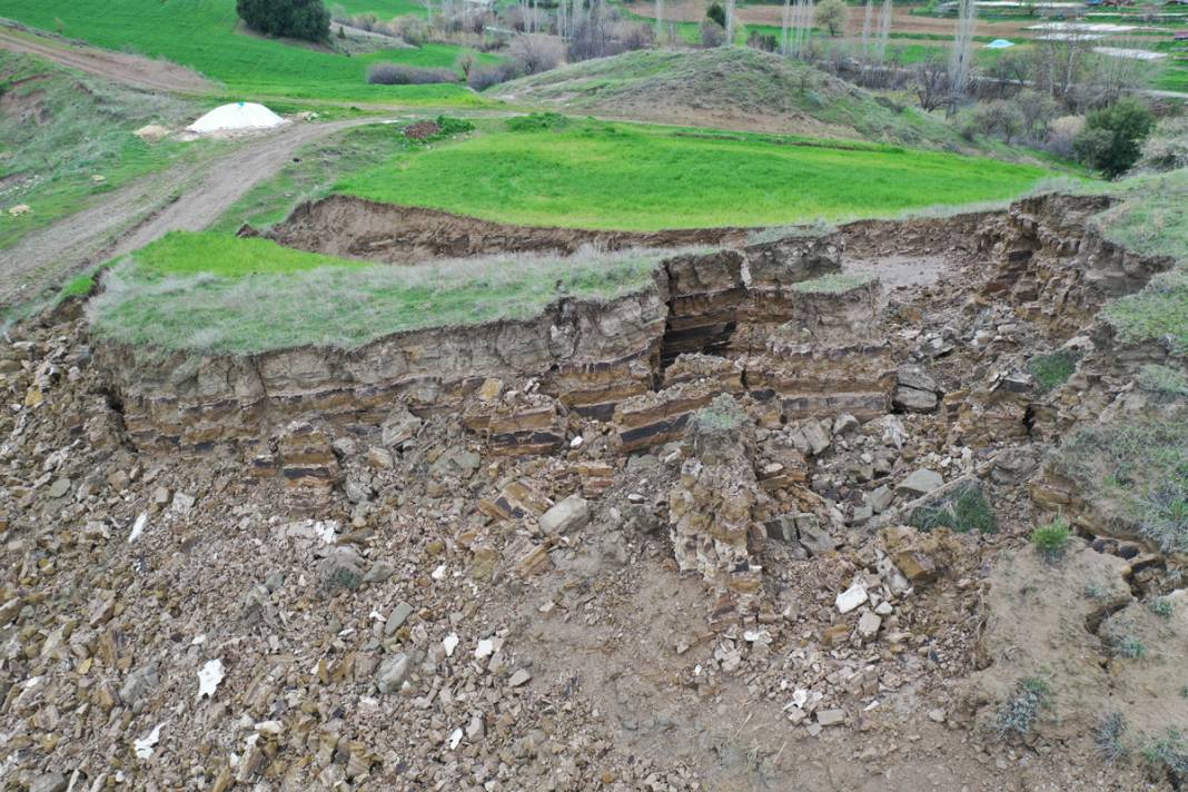 Depremden sonra oldu! Dağ üstümüze geliyor sandık 7