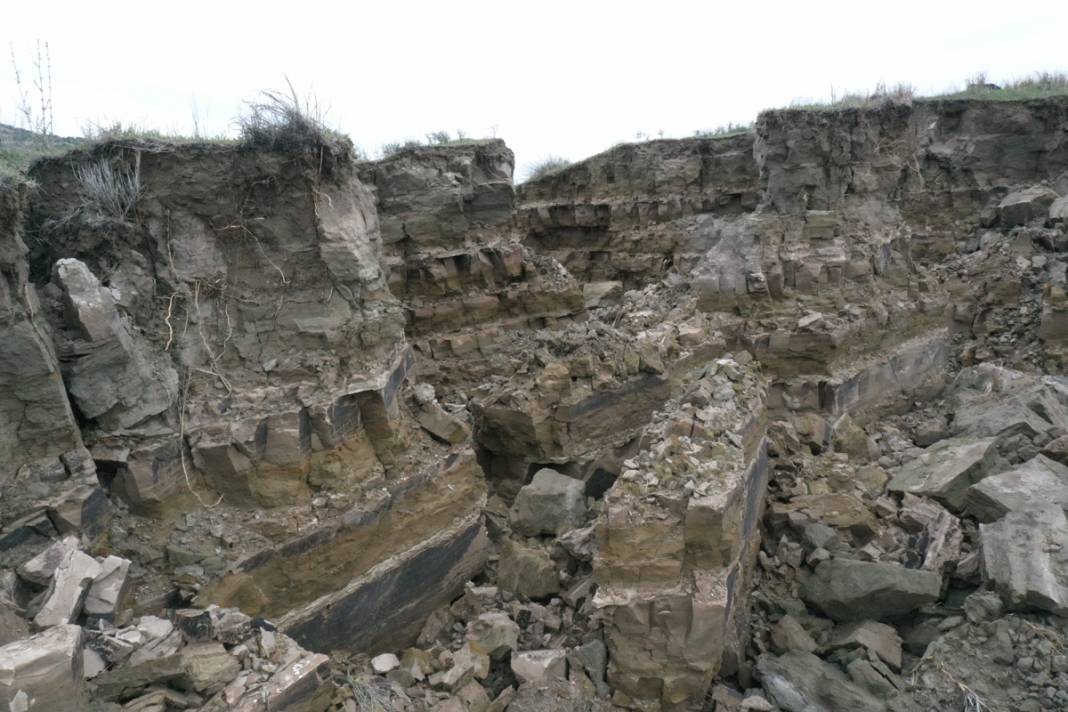 Depremden sonra oldu! Dağ üstümüze geliyor sandık 6