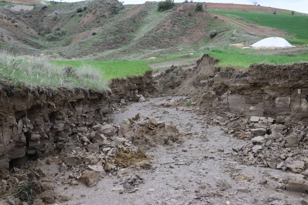 Depremden sonra oldu! Dağ üstümüze geliyor sandık 2