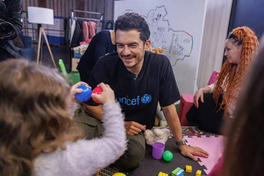 Orlando Bloom, Kiev’deki çocuklarla bir araya geldi 1