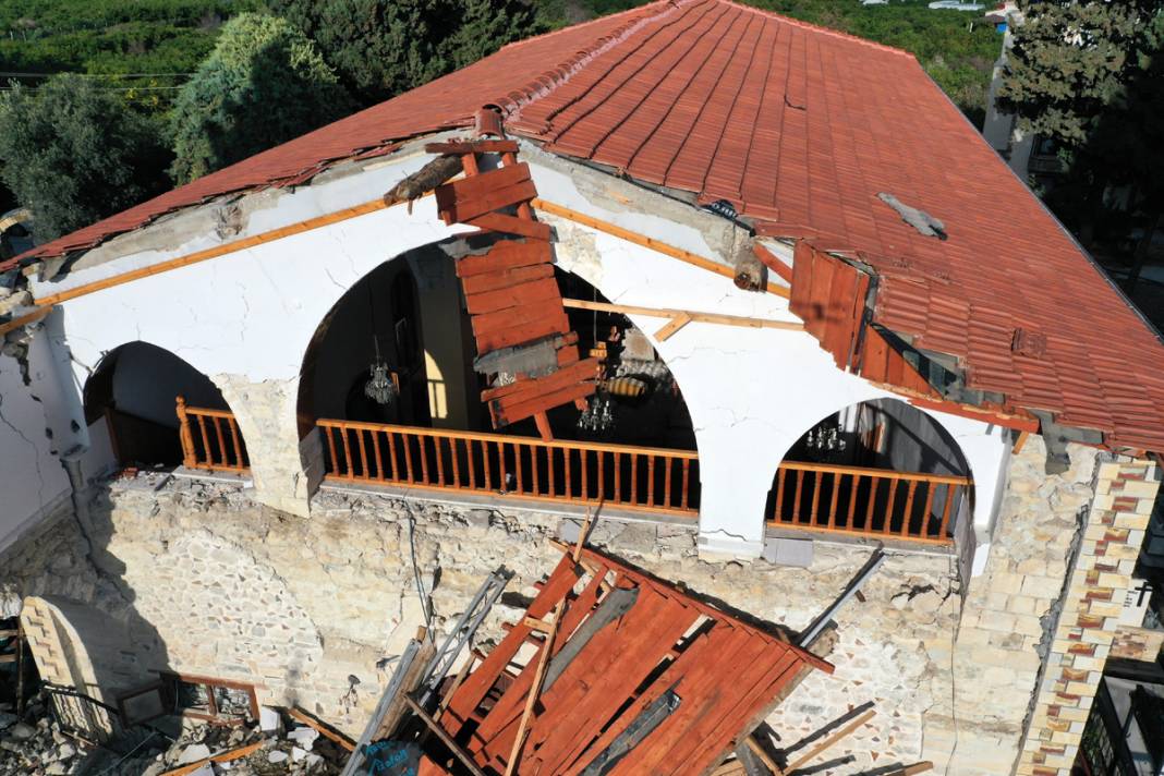 Hatay'ın 'Meryem Ana'sı da yıkıldı 9