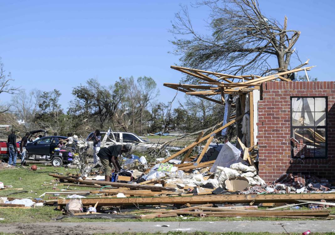 Taş üstünde taş kalmadı! ABD'deki hortum felaketinde ölü sayısı artıyor 38