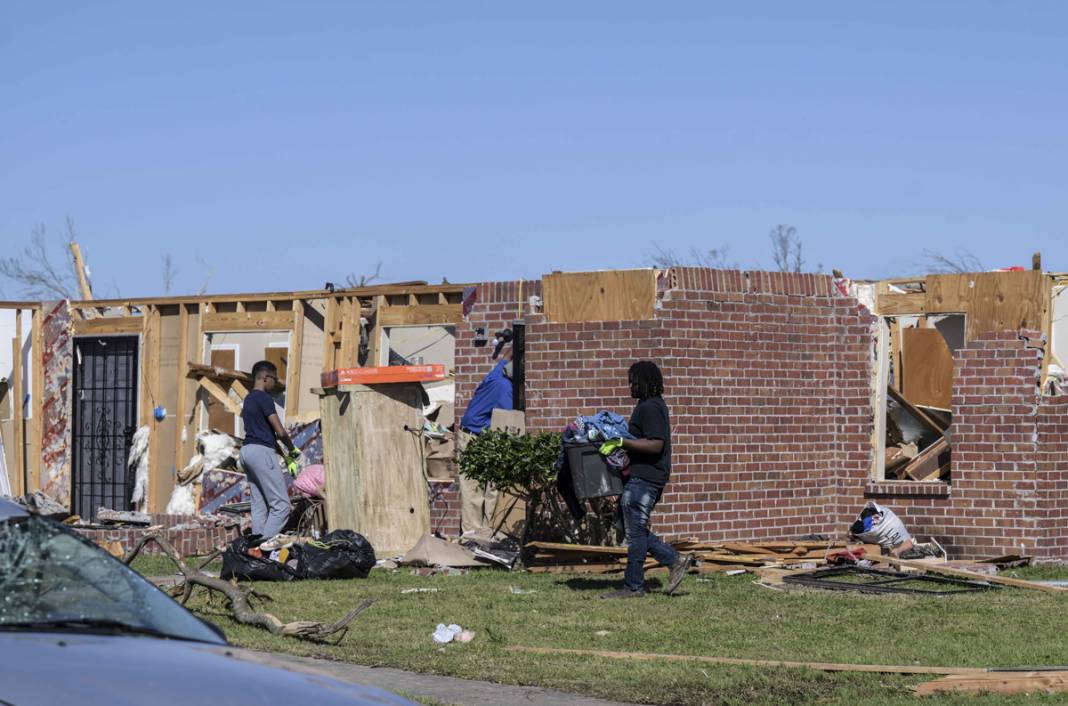 Taş üstünde taş kalmadı! ABD'deki hortum felaketinde ölü sayısı artıyor 30