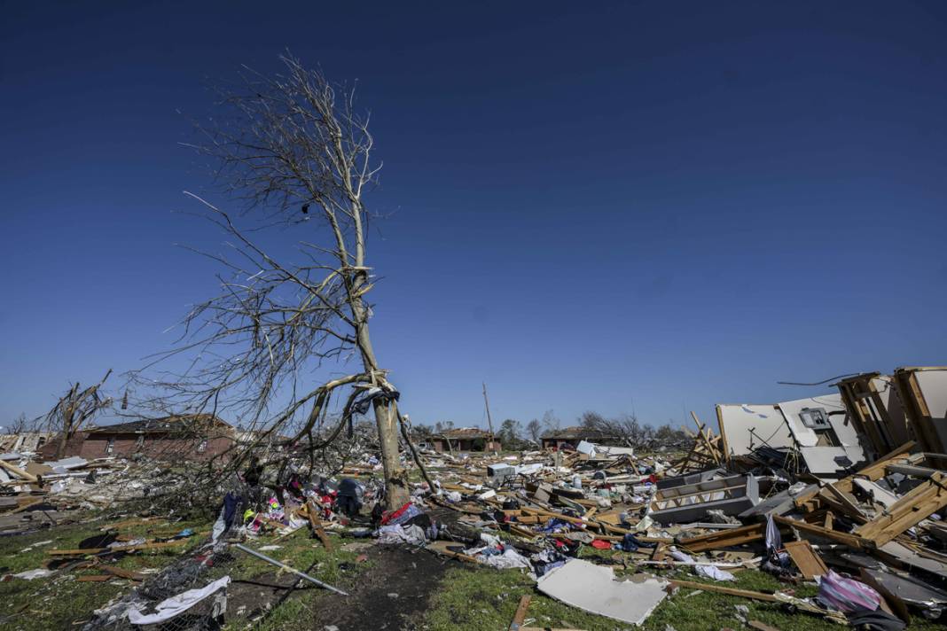 Taş üstünde taş kalmadı! ABD'deki hortum felaketinde ölü sayısı artıyor 28