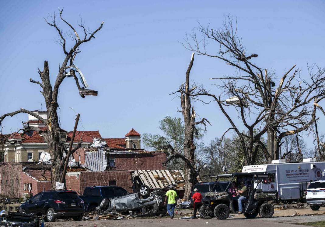 Taş üstünde taş kalmadı! ABD'deki hortum felaketinde ölü sayısı artıyor 27