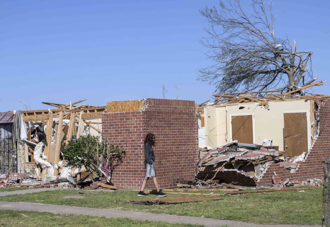 Taş üstünde taş kalmadı! ABD'deki hortum felaketinde ölü sayısı artıyor 24