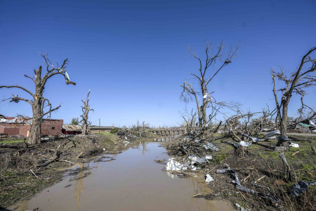 Taş üstünde taş kalmadı! ABD'deki hortum felaketinde ölü sayısı artıyor 19