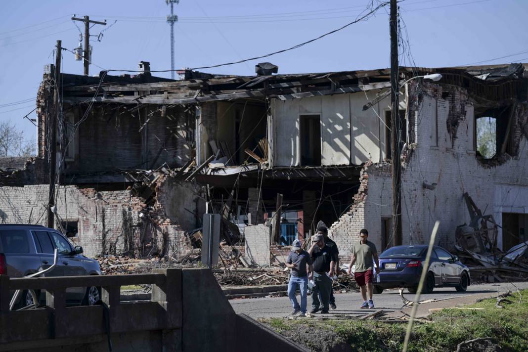 Taş üstünde taş kalmadı! ABD'deki hortum felaketinde ölü sayısı artıyor 13