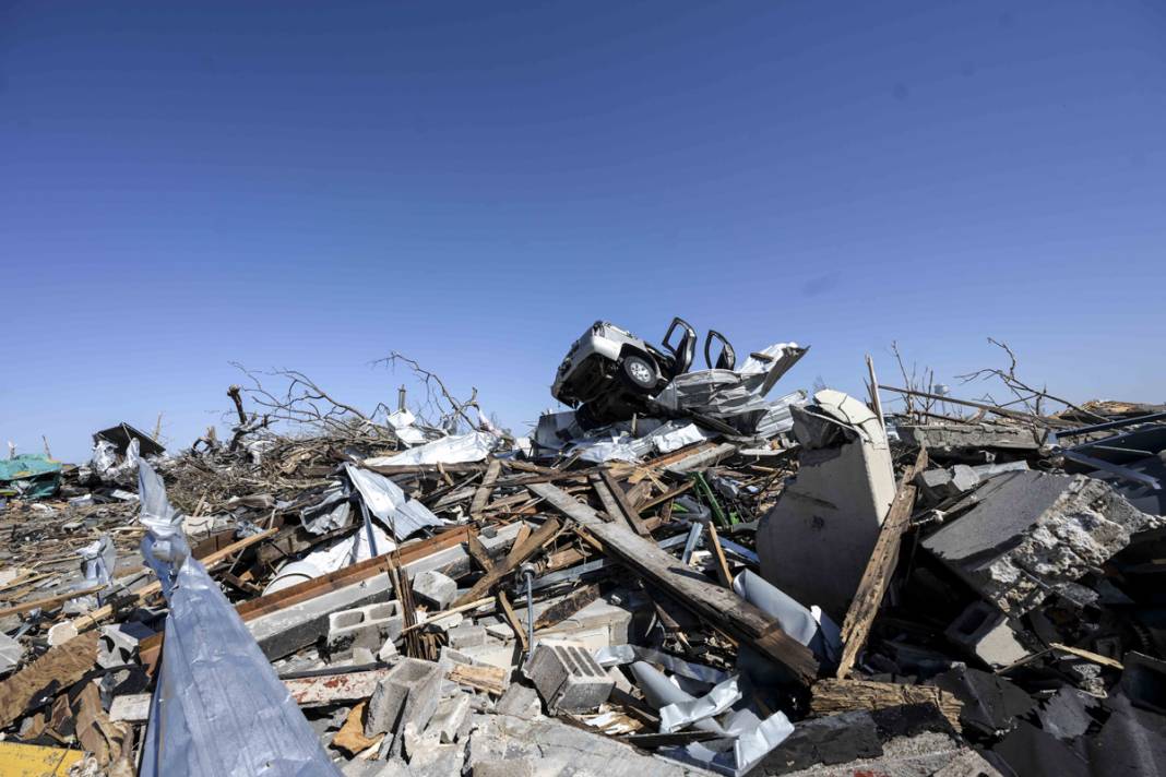 Taş üstünde taş kalmadı! ABD'deki hortum felaketinde ölü sayısı artıyor 9