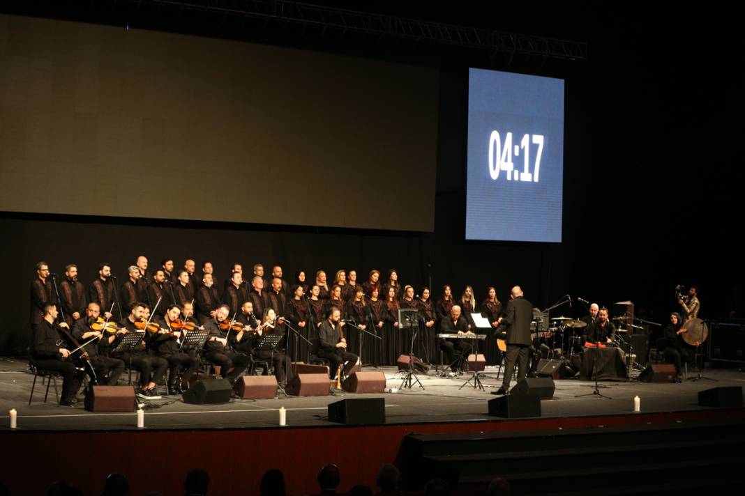 Depremden geriye 'Yara Bere' kaldı... Kaybettikleri 7 arkadaşları anısına 7 mum 14