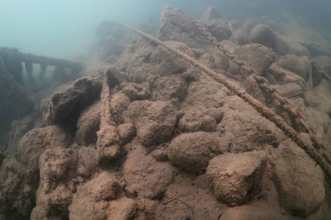 Depremin su altı izleri: Kıyı şeridinde bir metrelik göçük 37